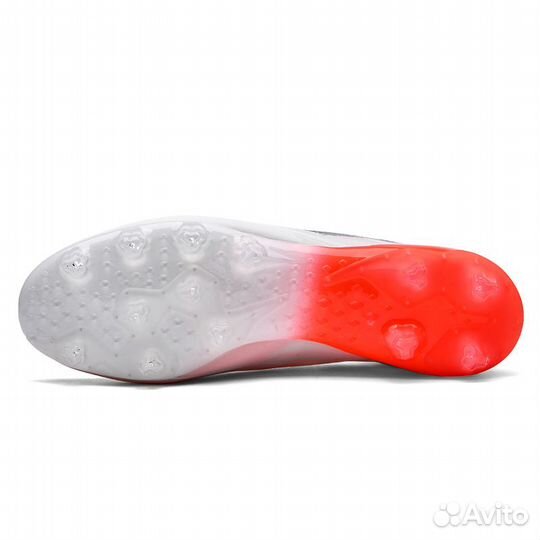 Футбольные бутсы adidas