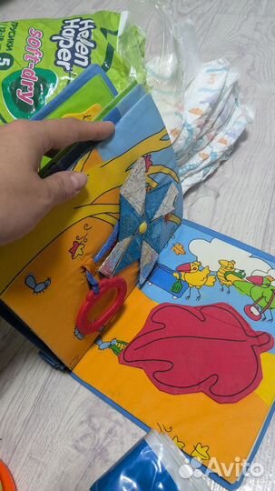 Развивающие игрушки большой пакет + памперсы