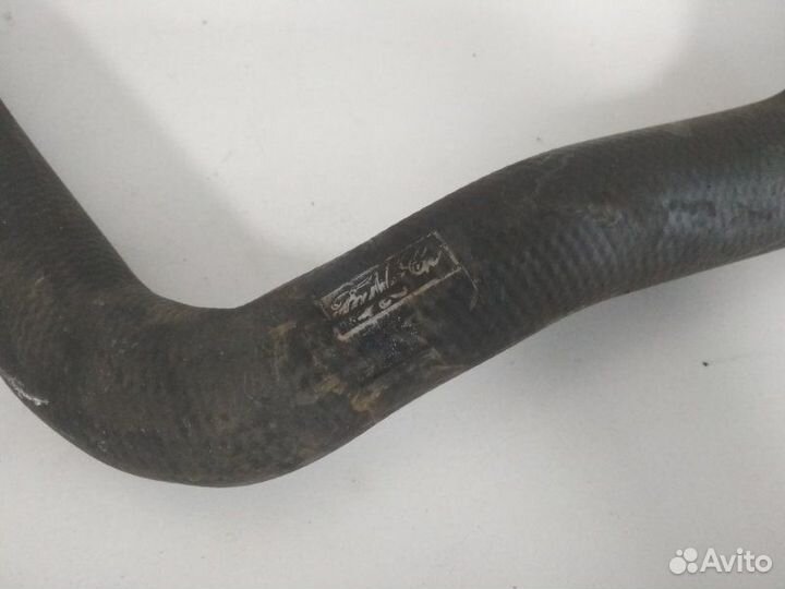 Патрубок радиатора верхний левый Ford Focus 2