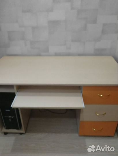 Письменный стол