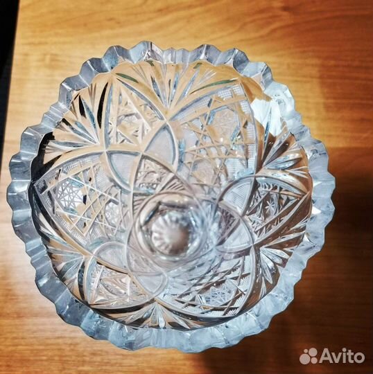 Хрустальная ваза