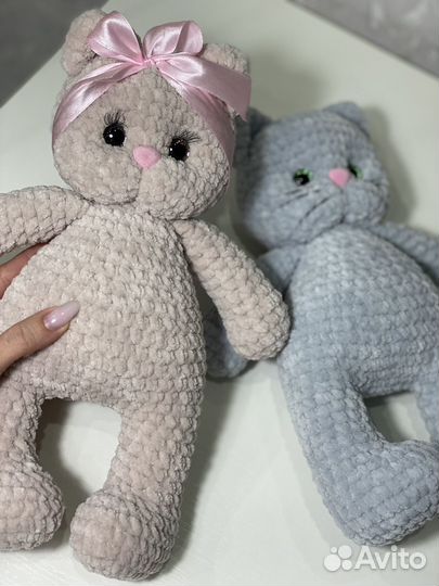 Вязаная игрушка котик ручной работы