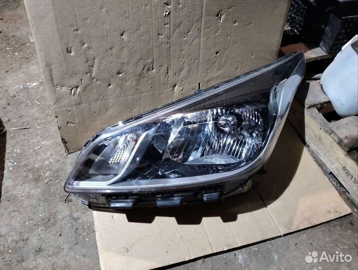 Фара левая Kia Rio 4 2017