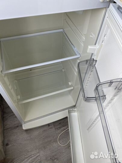 Холодильник на запчасти. Атлант