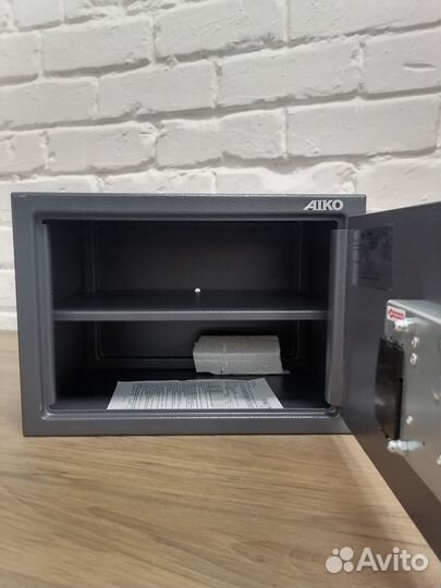 Сейф металлический