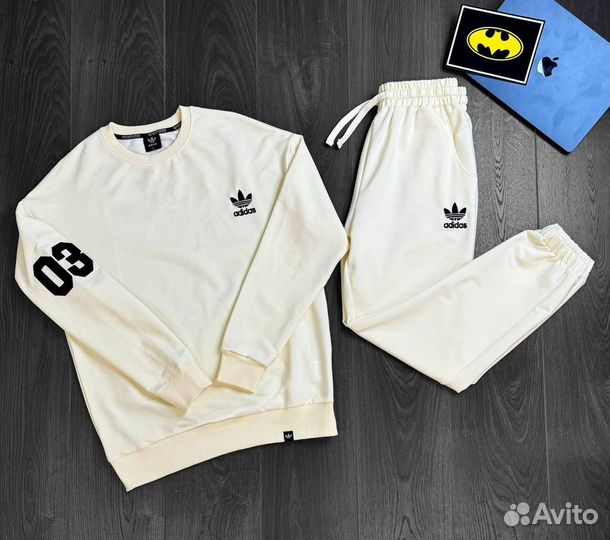 Спортивный костюм adidas