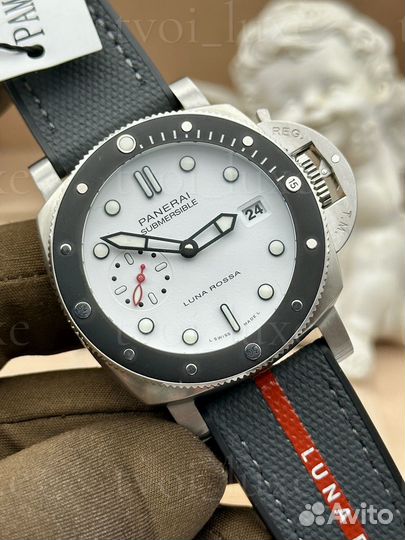 Часы Panerai PAM1579 submersible luna rossa 42MM