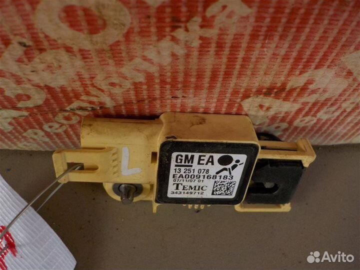 Датчик удара левый Opel Astra-H хэтчбек Z20LER