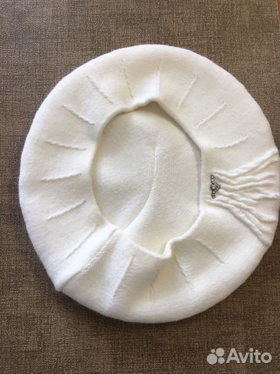 Берет женский, молочного цвета