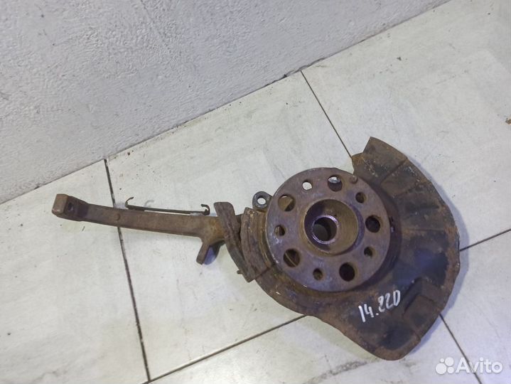 Кулак передний левый