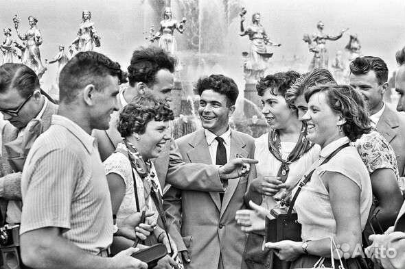 Коробка и значок 1957 год СССР