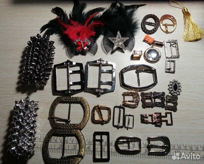 Масло для швейных машин. Пуговицы метал. Пряжки