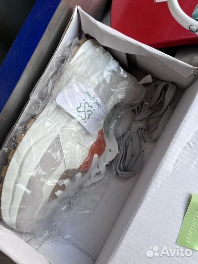 Кроссовки женские