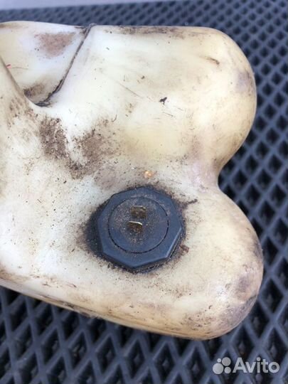 Масляный бачок Suzuki Lets 1/2