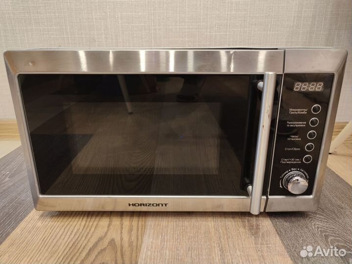 Рабочая микроволновая печь Horizont. С грилем