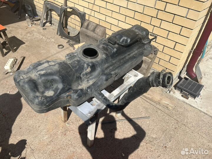 Бак на 70 литров volkswagen crafter 2011 пластик