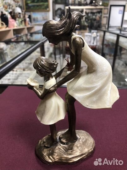 Статуэтка. Нежность. Материнство