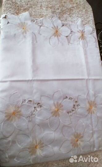 Скатерть праздничная из сатина с вышивкой