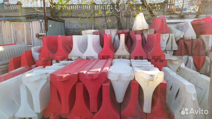 Блок дорожный разделительный