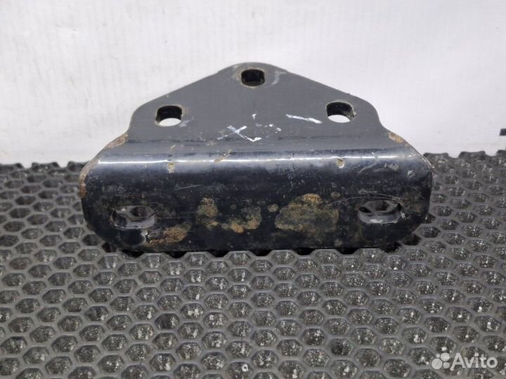 81416140035 Кронштейн переднего бампера