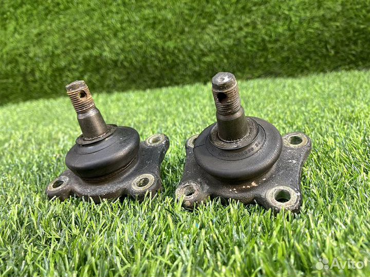 Шаровая опора передняя Toyota Granvia / Grand