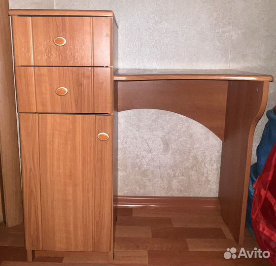 Туалетный столик без зеркала