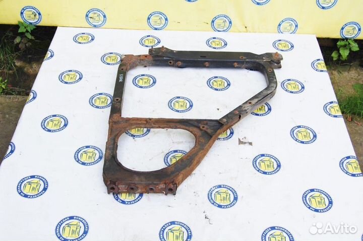 Кронштейн закабинного крыла левый 7420493933 renau