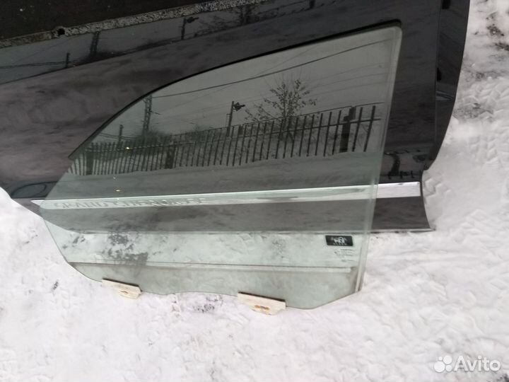 Стекло переднее левое Jeep Grand Cherokee WK2