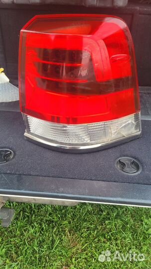 Правый задний фонарь на корпус land cruiser 200