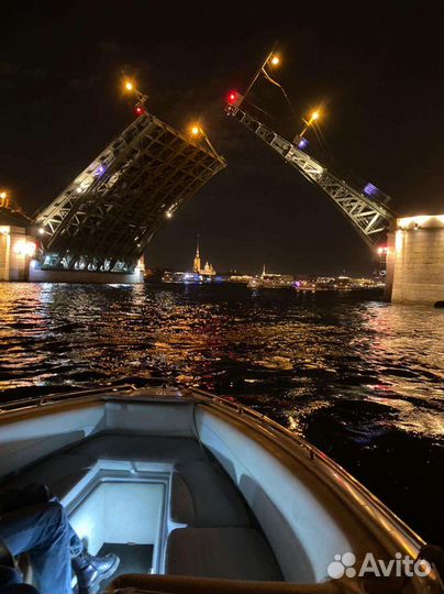 Ночная прогулка на катере, разводные мосты