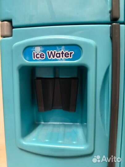 Игрушечный холодильник