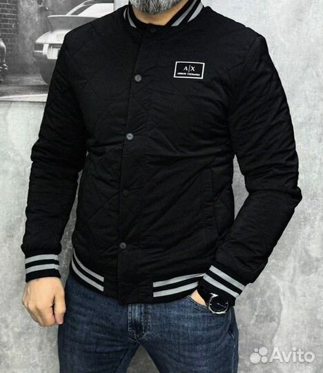 Современный бомбер от Armani Exchange