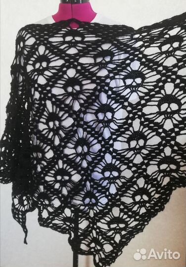 Вязаный платок шаль. Черепа