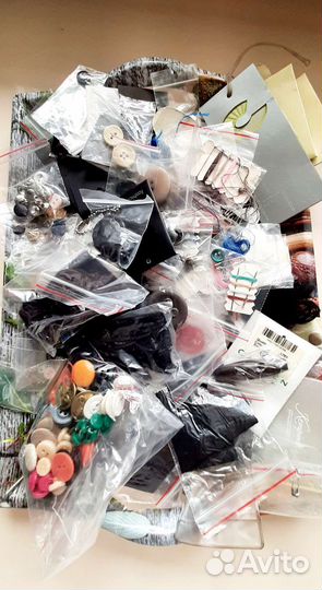 Для рукоделия:Пуговицы, нитки, иголки