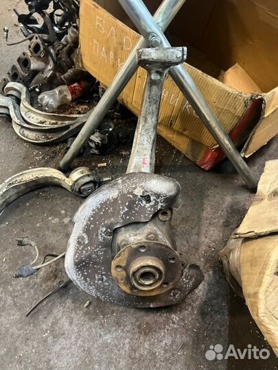 Кулак поворотный передний левый Audi A4 B8 1.8 CDH