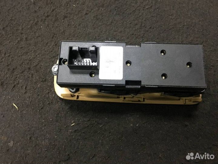 Кнопка стеклоподъемника передняя левая Porsche