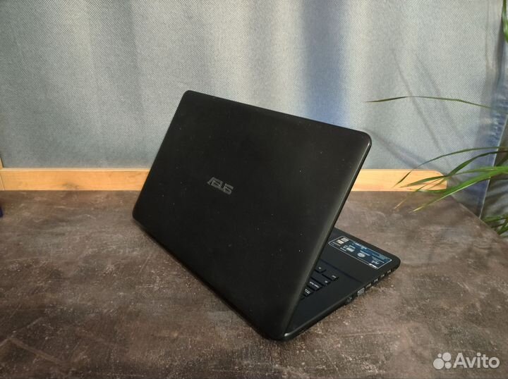 Ноутбук asus Desktop-7TJ9M7M