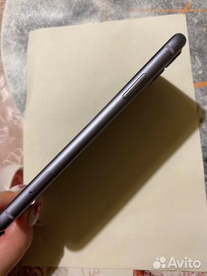 Телефон iPhone 11