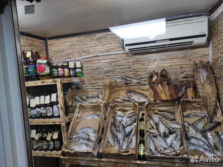 Рыба вяленая, раки живые