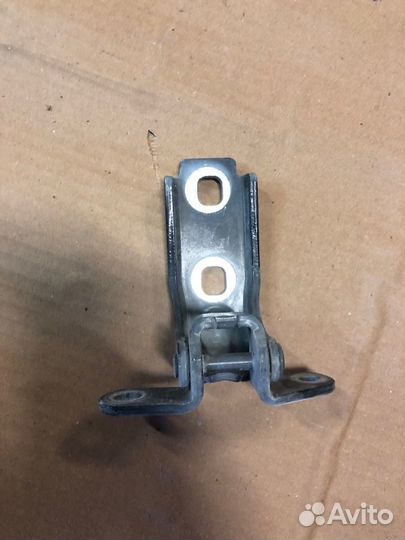 Петля двери передняя правая Cadillac Cts FD95 LLT