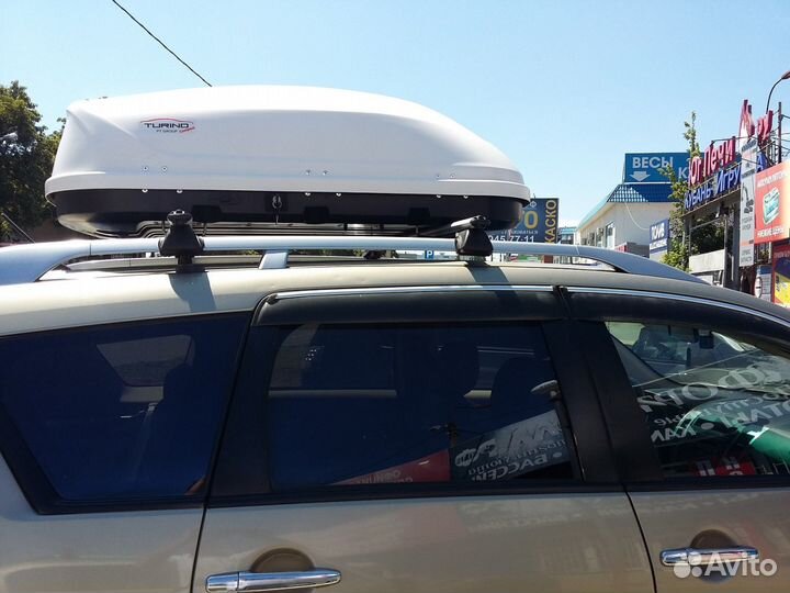 Компактный белый бокс на 360 литров. Длинна 142 см