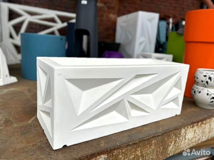 Кашпо для цветов из пластика