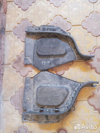 Пластмаски подкапотние на Nissan Fuga Infiniti m35