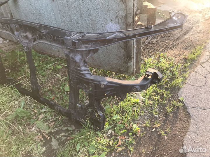 Передняя панель (телевизор) на киа кворис