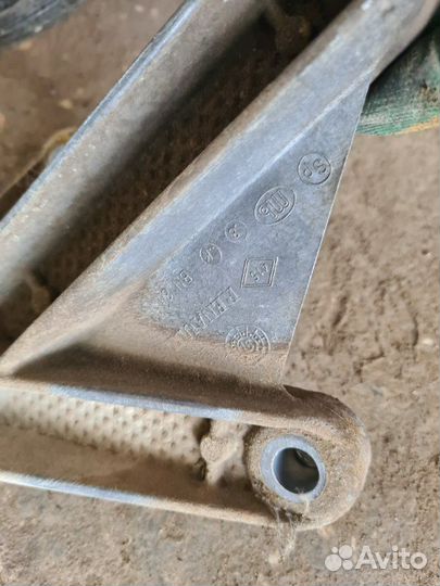 Кронштейн кузова LADA Largus K4M 2016