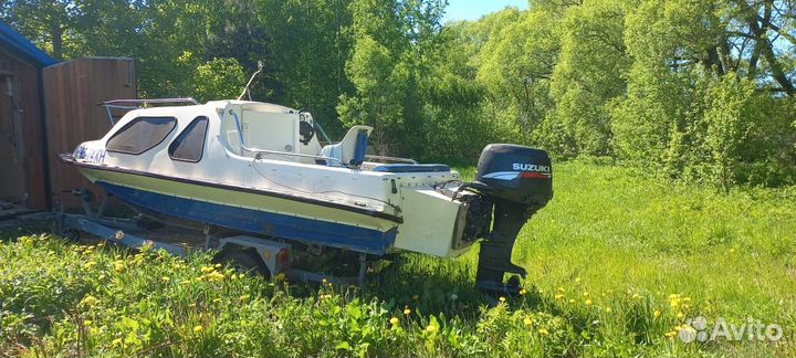Лодка Казанка 5М4 с каютой, мотором, прицепом