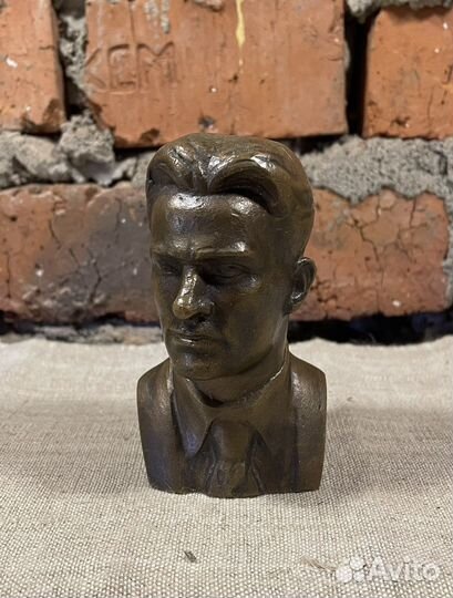 Бюст Маяковского, бронза