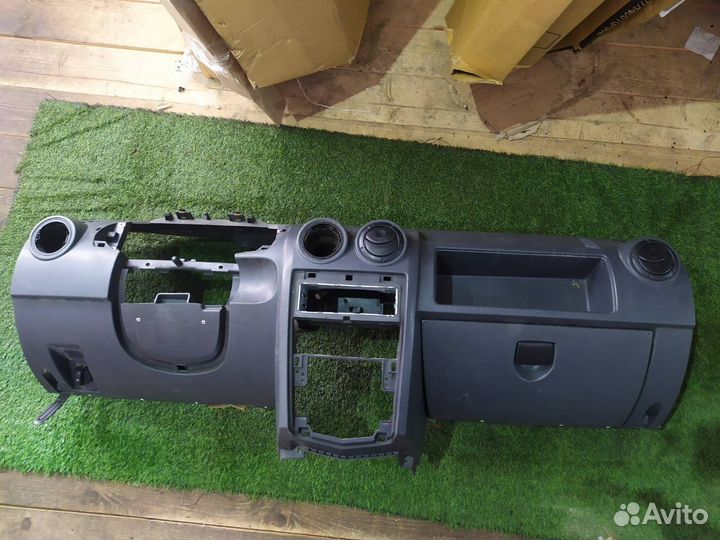 Торпедо Renault Logan седан 1.4 2007