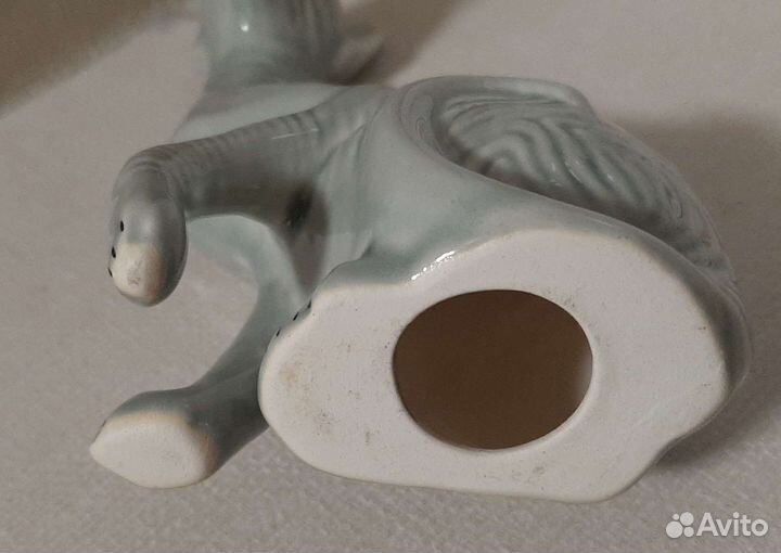 Кошка статуэтка. Фарфор