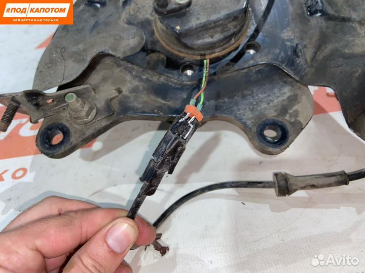 Кулак задний левый Nissan Qashqai 2 2015